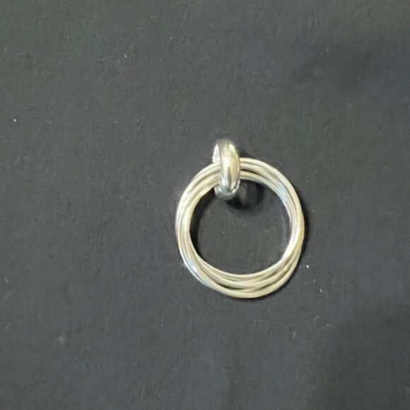 Sterling Silver Pendant with joined rings - Picture 1 of 1
